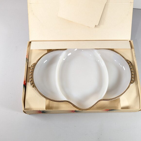 Anchor Hocking Milk Glass 22K trimmed Divided Relish dish, Vintage anchorglass - Picture 4 of 15